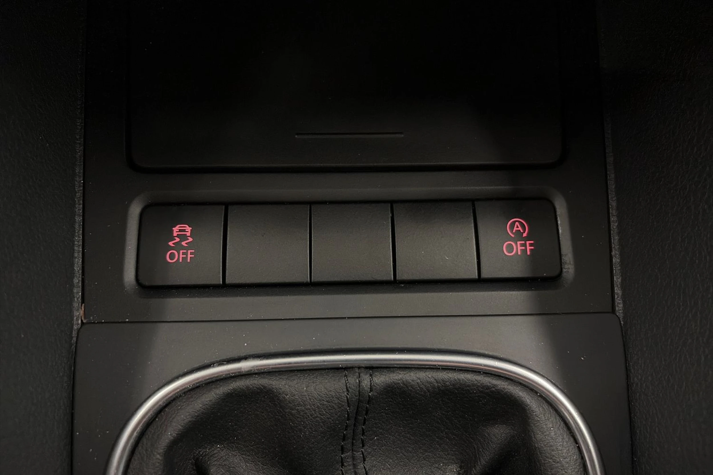 punainen Volkswagen Golf 2011 kuva 25.