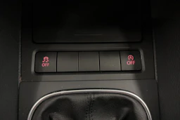 punainen Volkswagen Golf 2011 kuva 25.