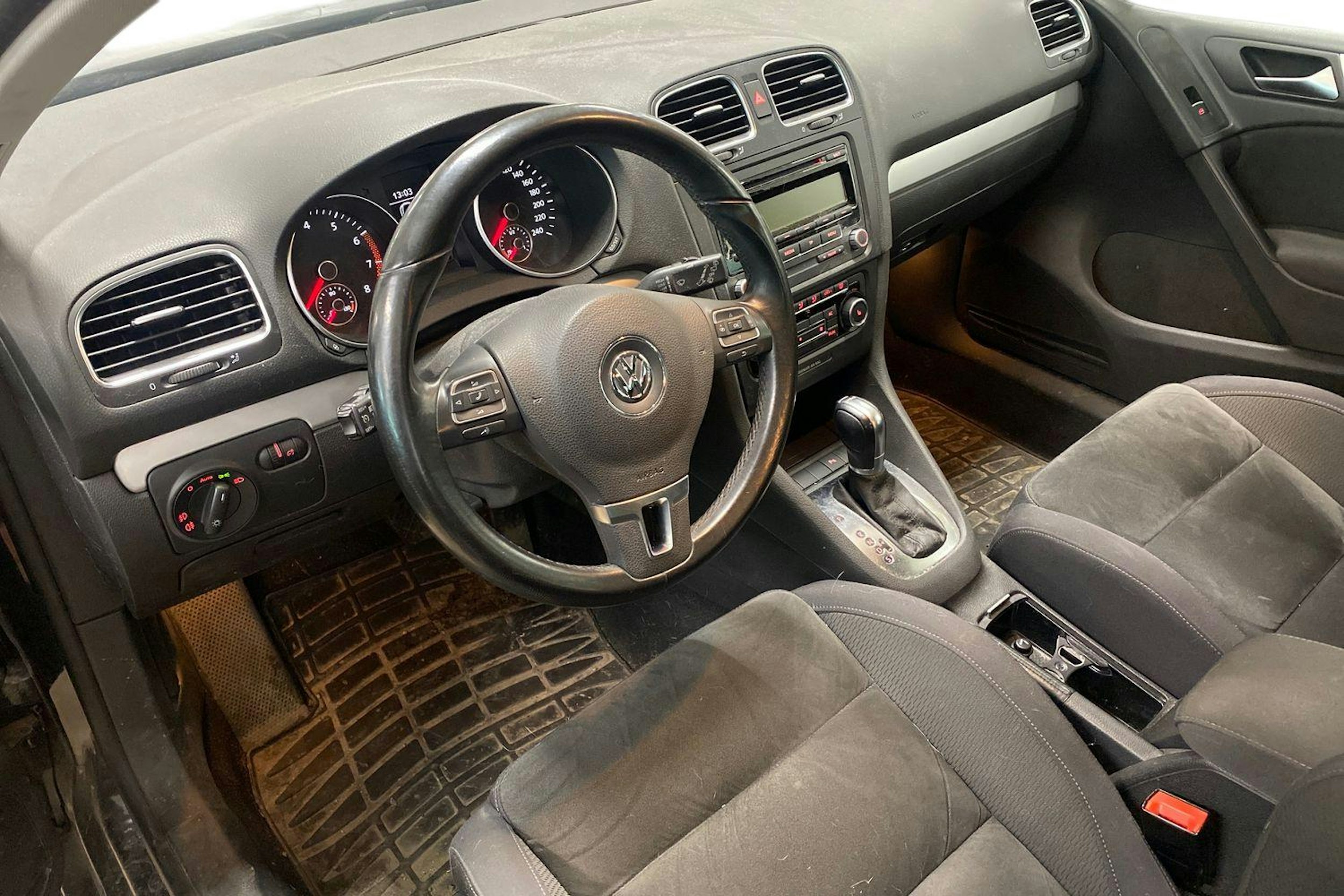 musta Volkswagen Golf 2011 kuva 3.