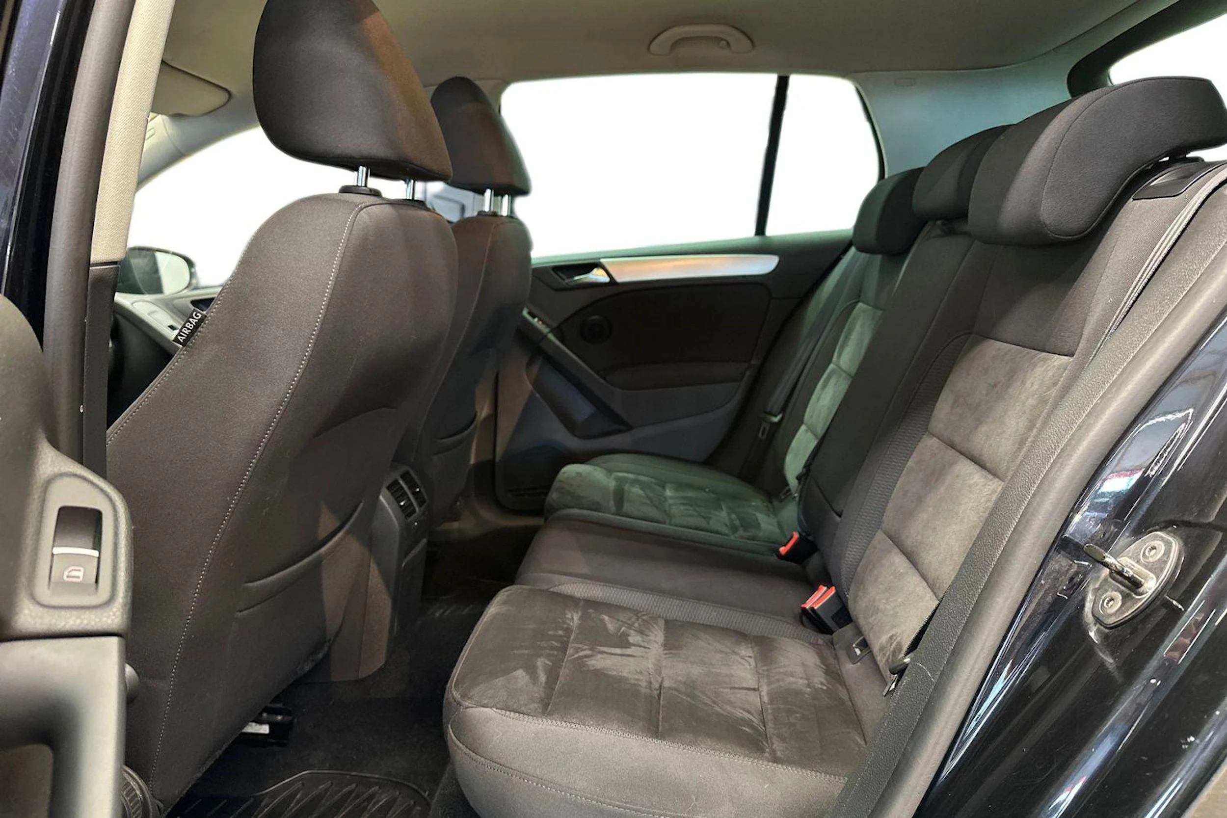 musta Volkswagen Golf 2011 kuva 10.