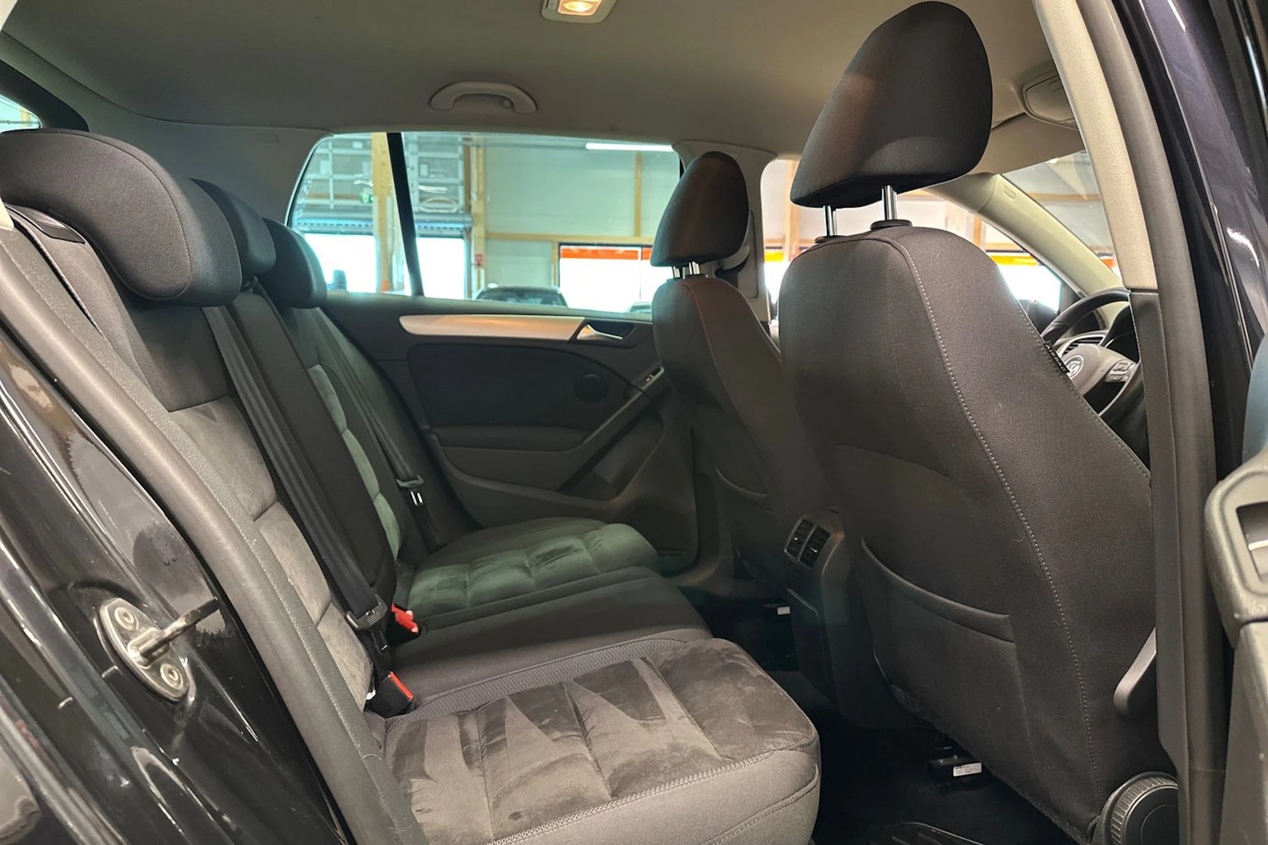 musta Volkswagen Golf 2011 kuva 14.