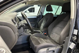 musta Volkswagen Golf 2011 kuva 15.