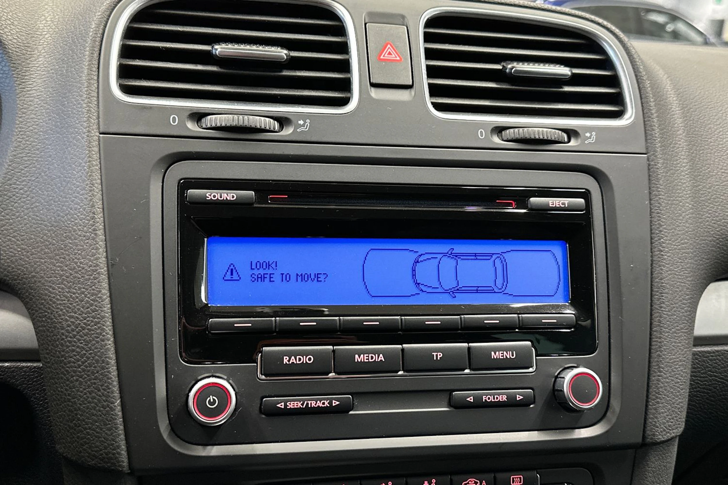 musta Volkswagen Golf 2011 kuva 16.