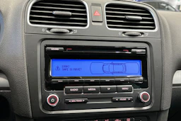 musta Volkswagen Golf 2011 kuva 16.