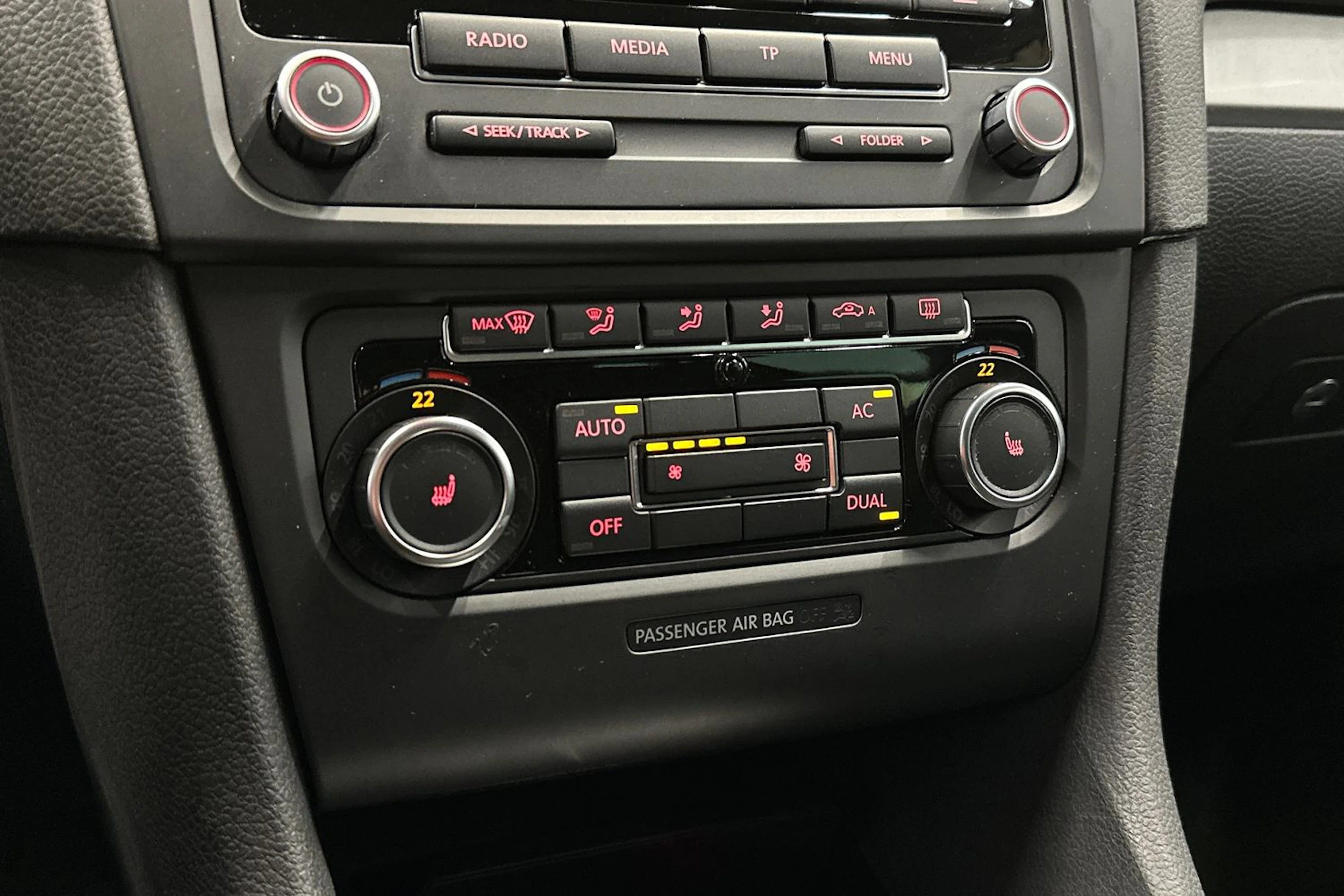 musta Volkswagen Golf 2011 kuva 19.