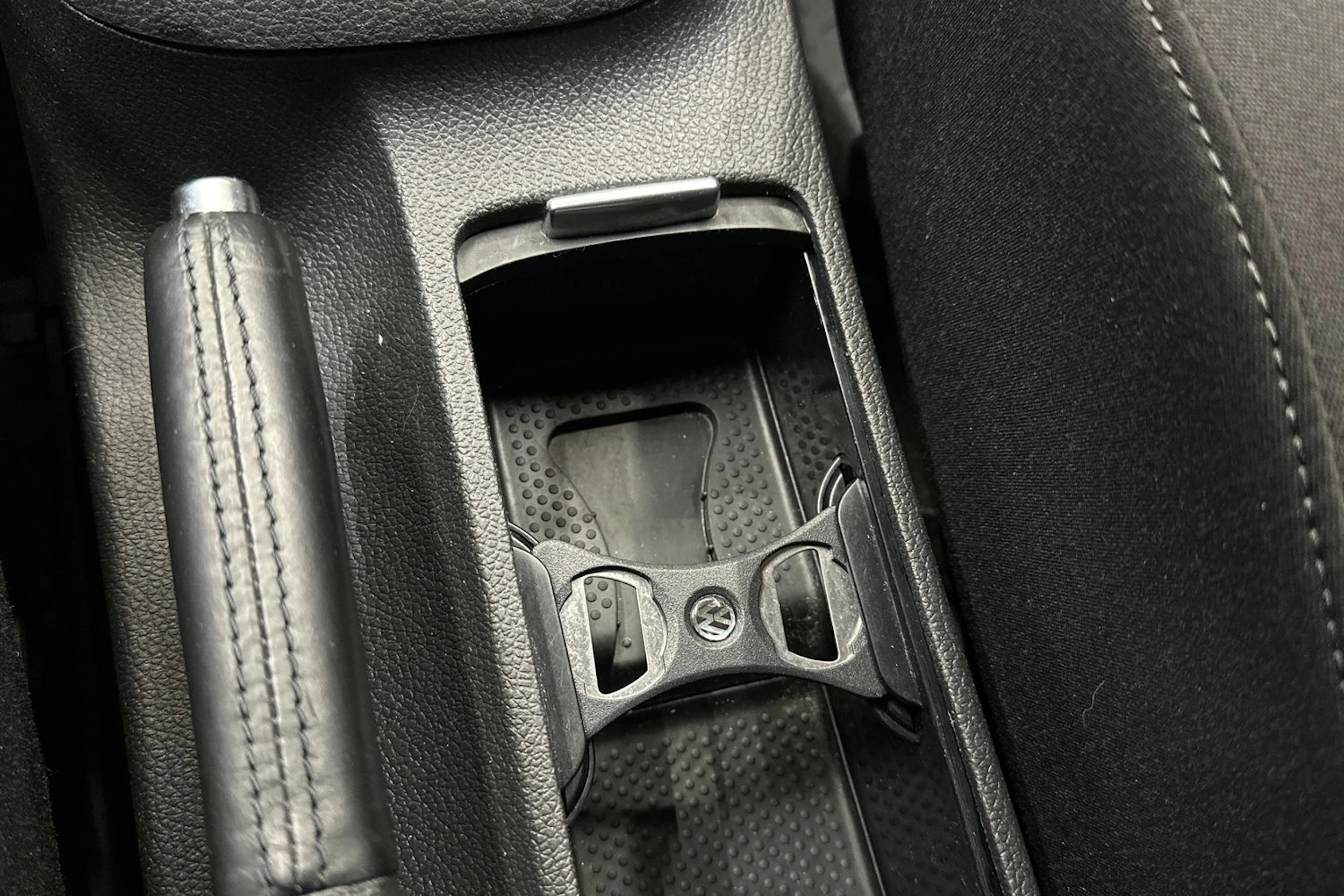 musta Volkswagen Golf 2011 kuva 21.