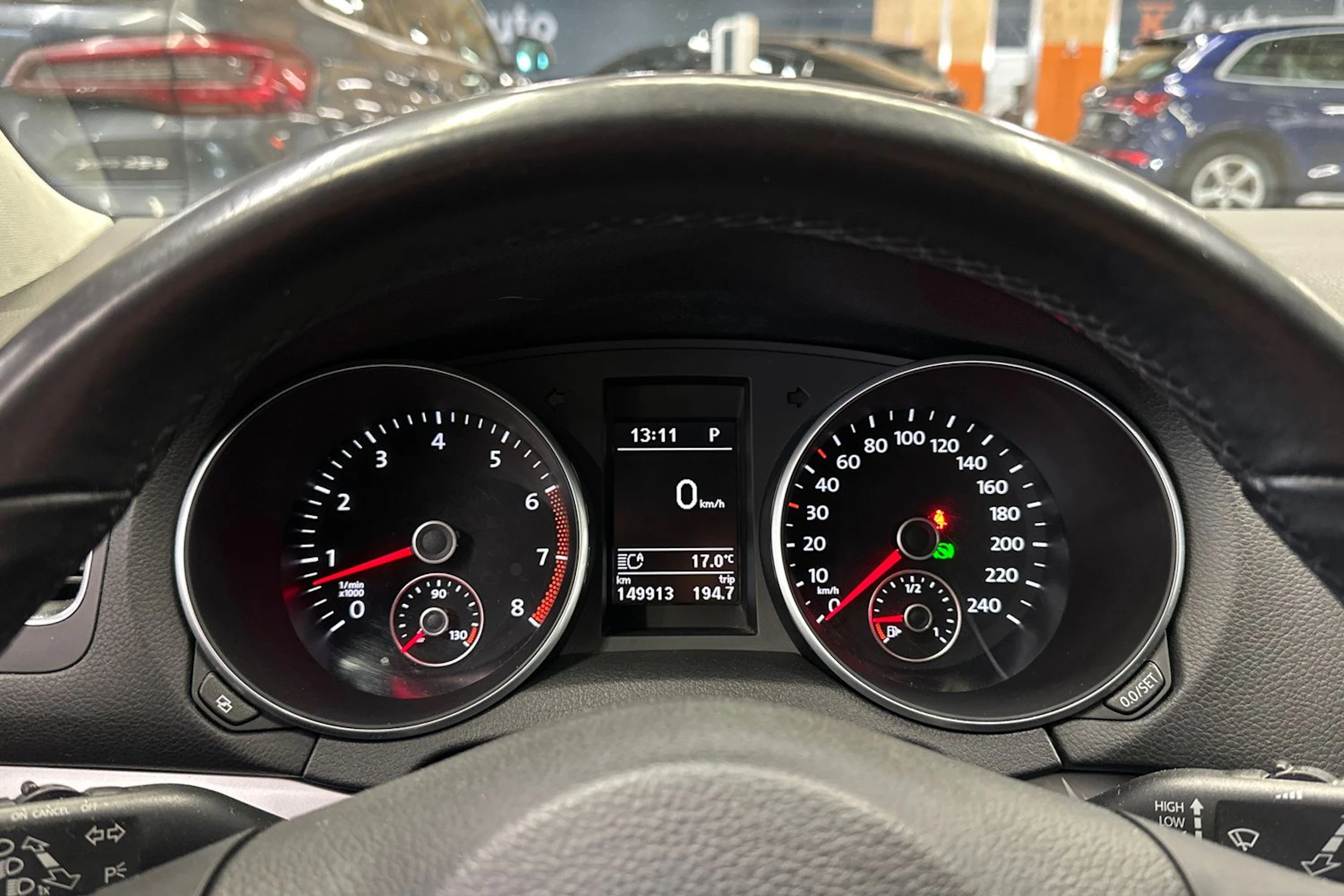 musta Volkswagen Golf 2011 kuva 22.