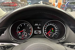 musta Volkswagen Golf 2011 kuva 22.