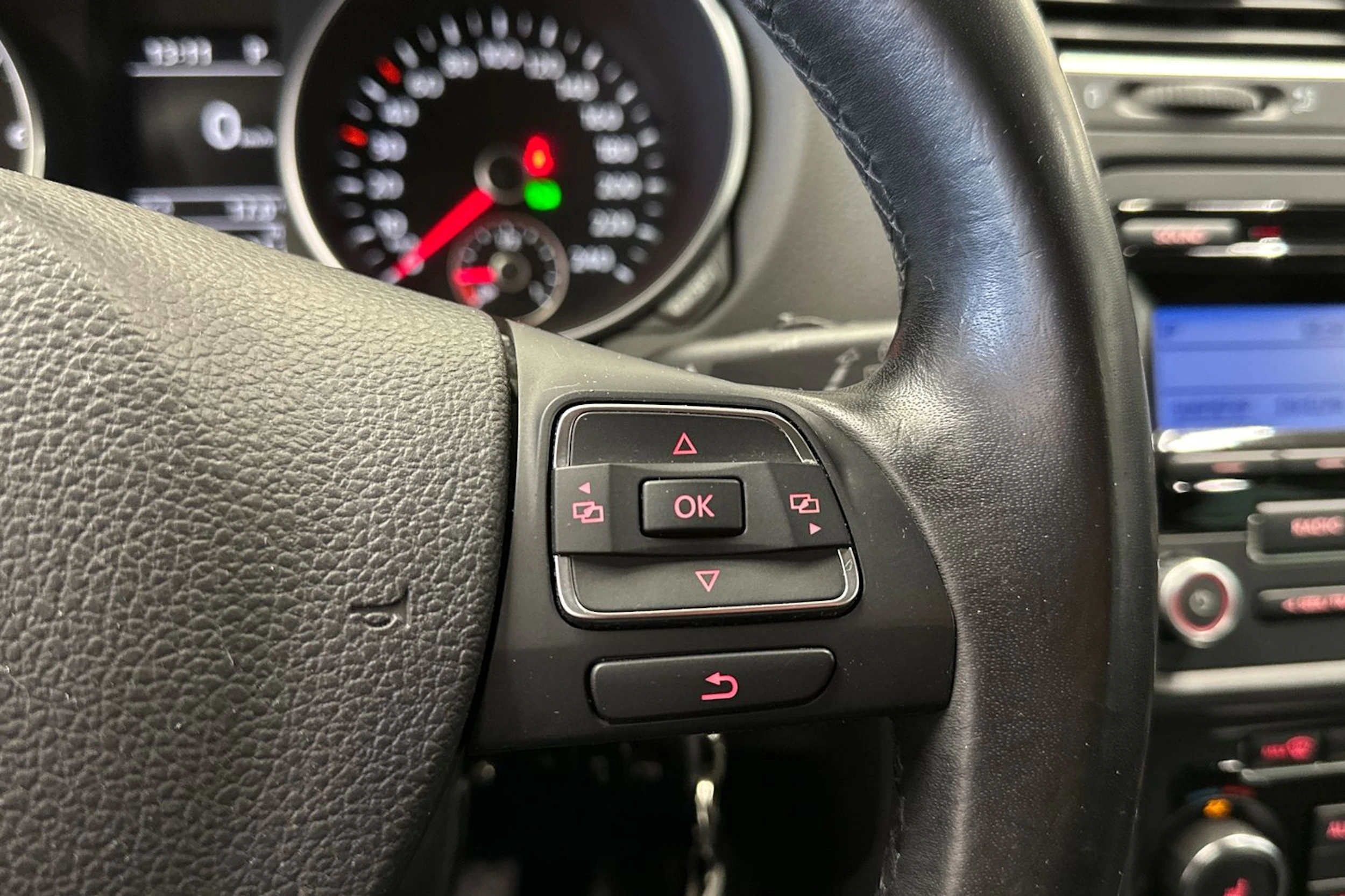 musta Volkswagen Golf 2011 kuva 26.