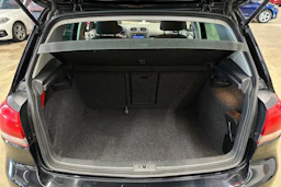 musta Volkswagen Golf 2011 kuva 29.