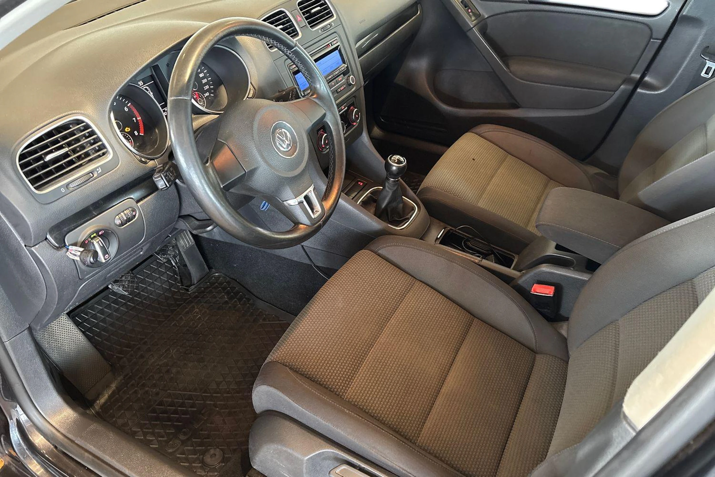 Musta Volkswagen GOLF 2011 kuva 8.