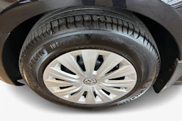 Musta Volkswagen GOLF 2011 kuva 12.