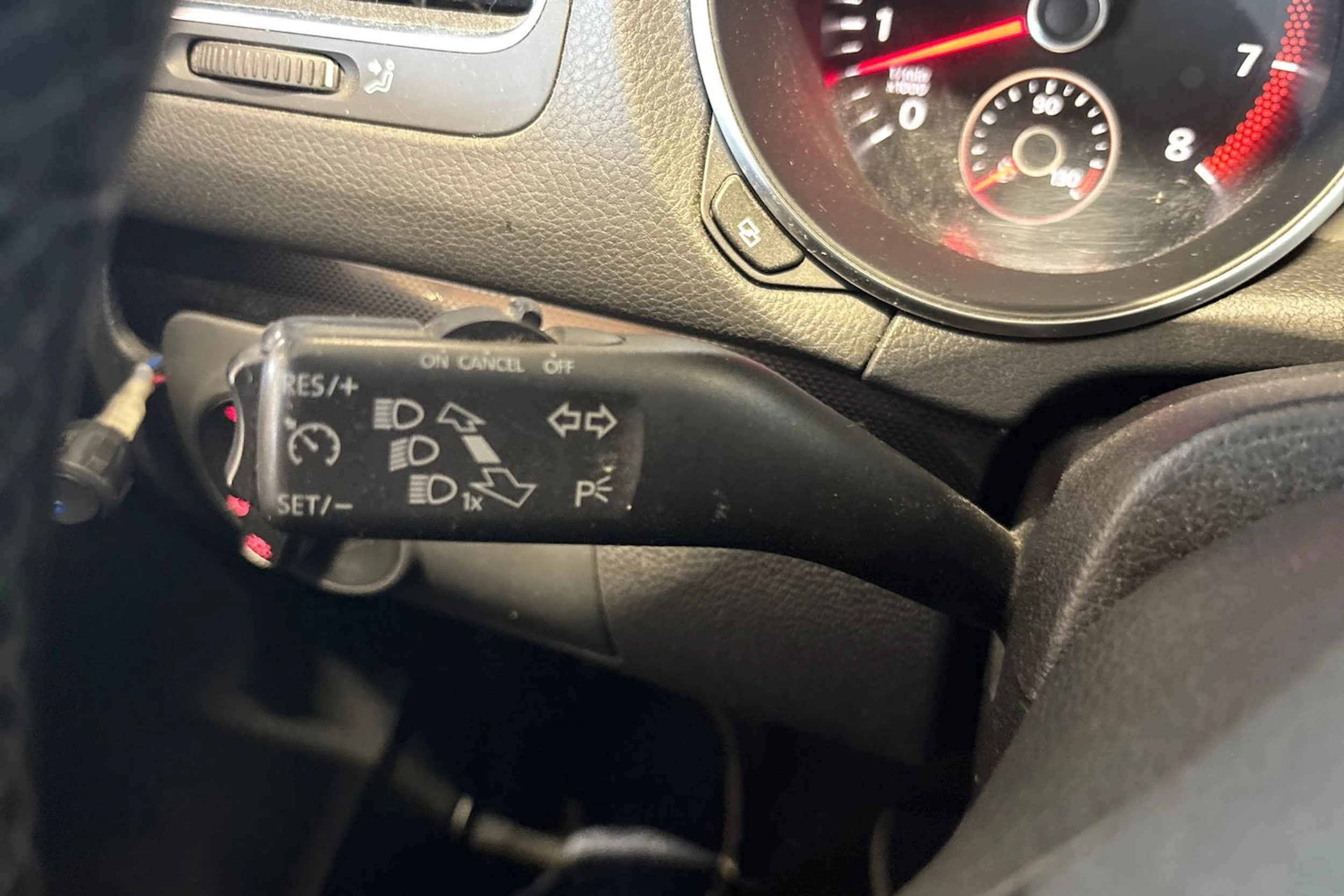 Musta Volkswagen GOLF 2011 kuva 16.