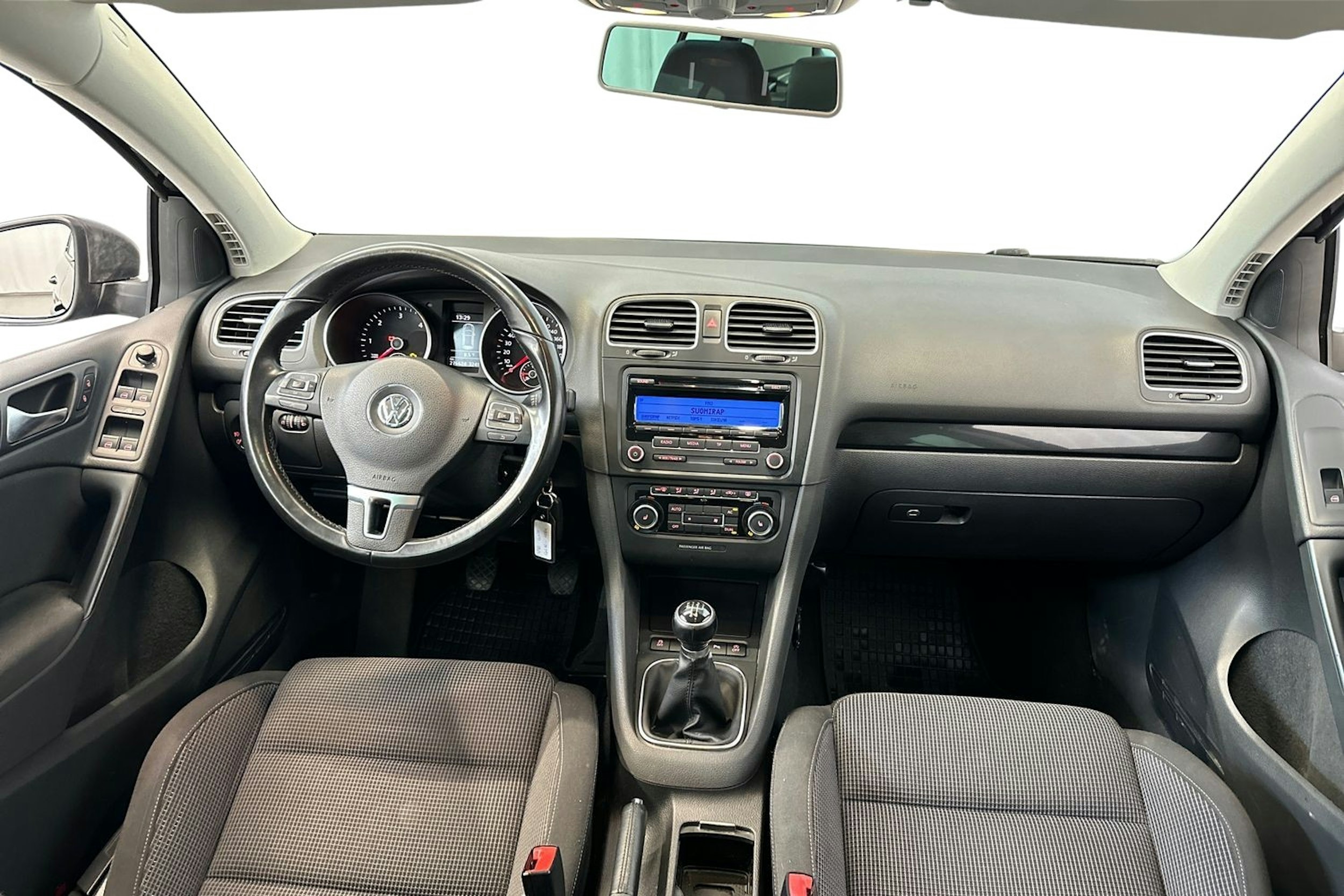 Musta Volkswagen GOLF 2011 kuva 10.