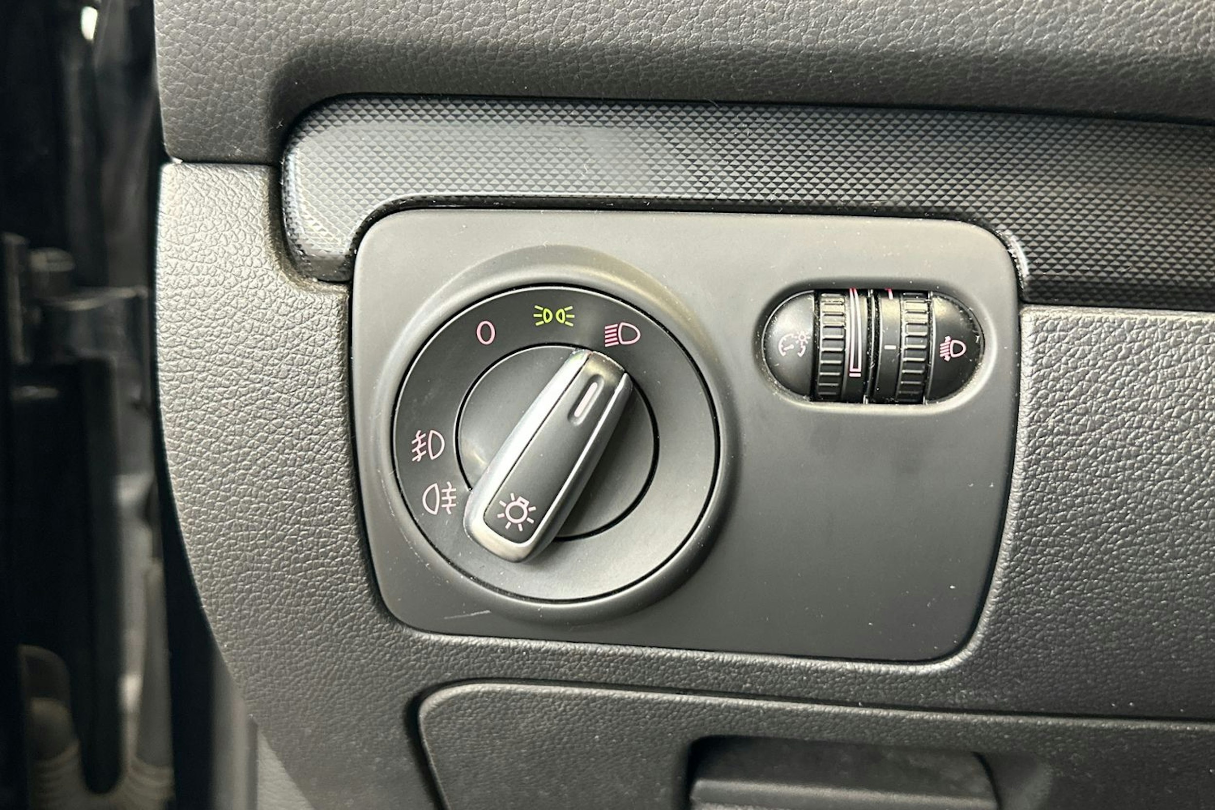 Musta Volkswagen GOLF 2011 kuva 17.