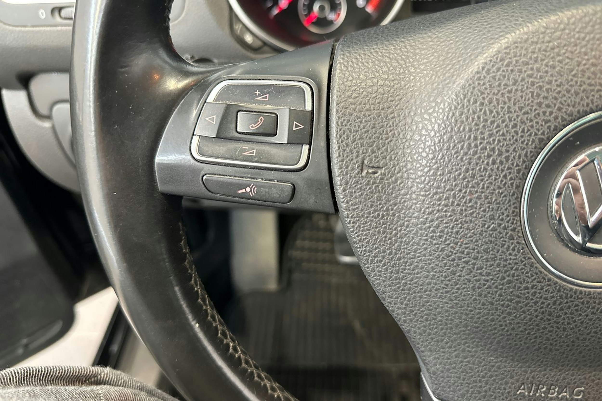 Musta Volkswagen GOLF 2011 kuva 18.