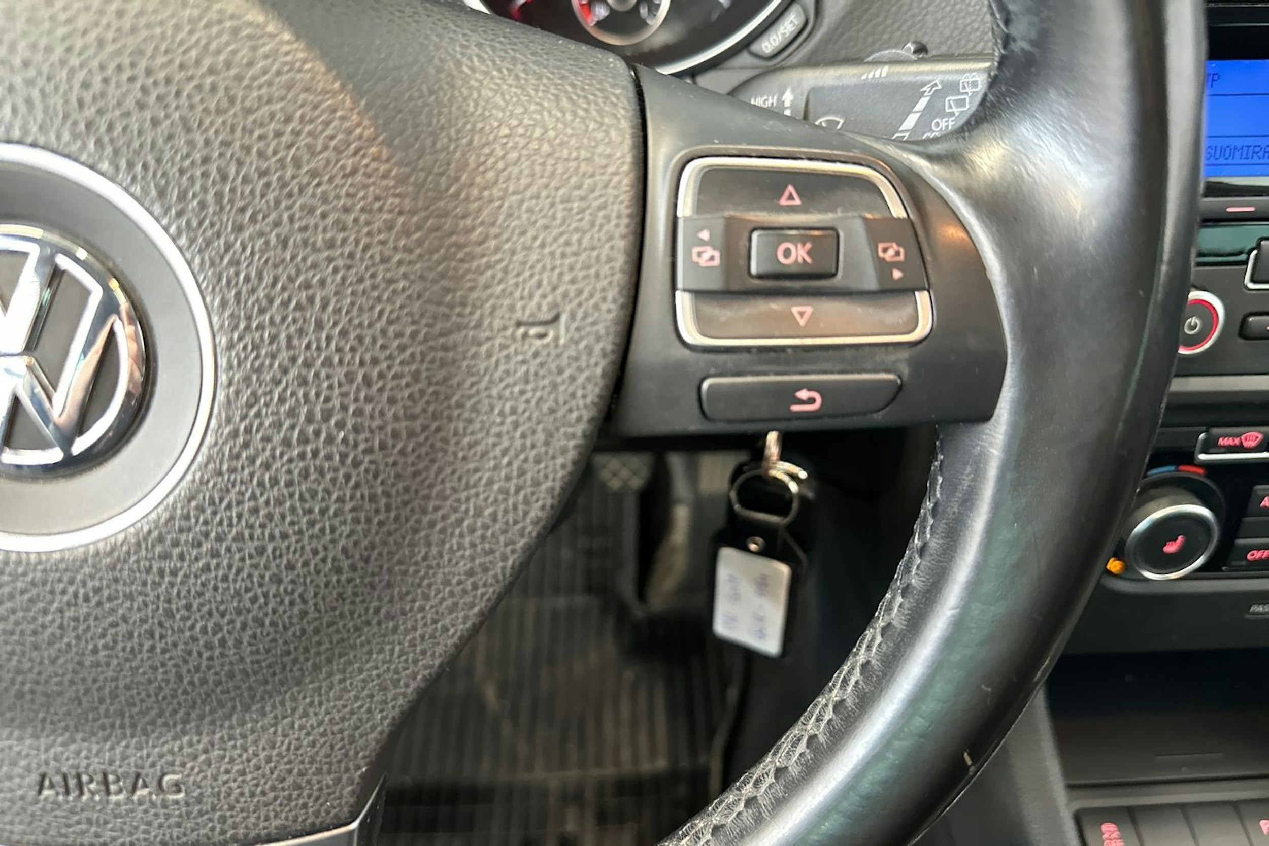 Musta Volkswagen GOLF 2011 kuva 19.