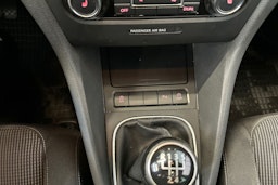 Musta Volkswagen GOLF 2011 kuva 22.