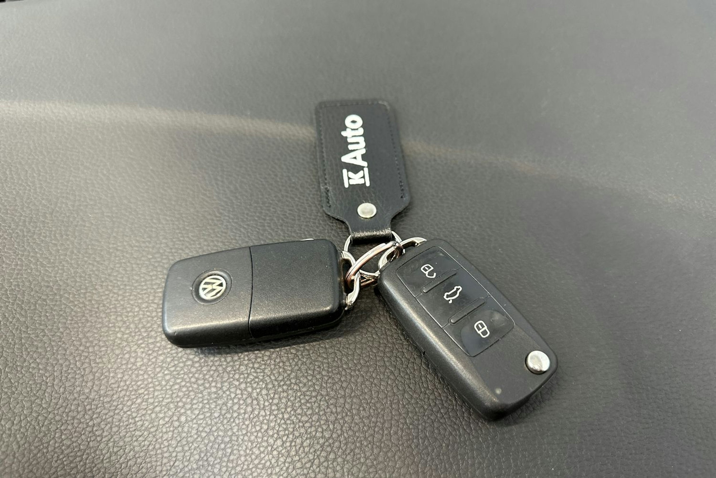 Musta Volkswagen GOLF 2011 kuva 23.