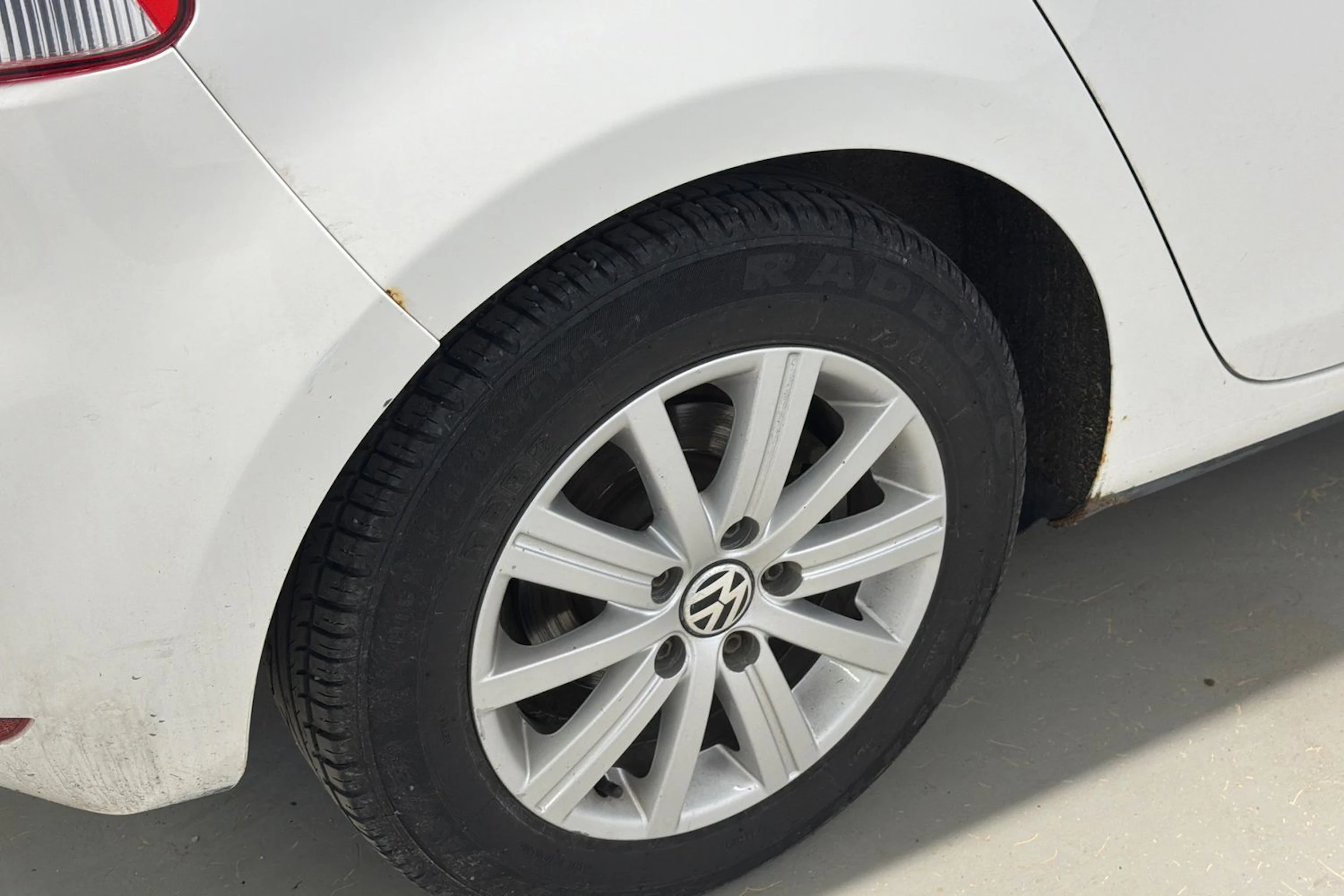 valkoinen Volkswagen Golf 2011 kuva 12.
