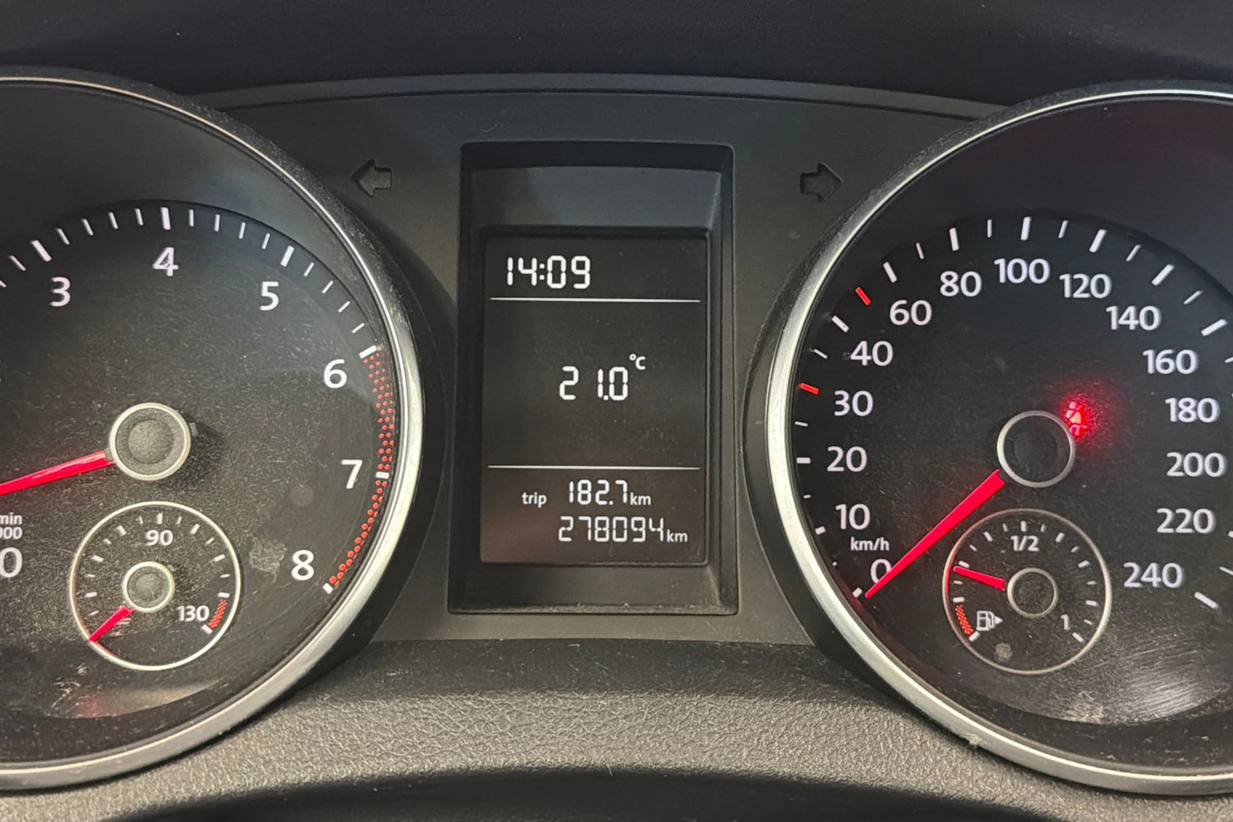 valkoinen Volkswagen Golf 2011 kuva 18.