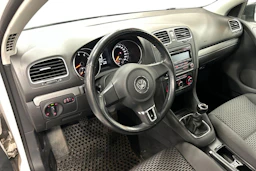 valkoinen Volkswagen Golf 2011 kuva 6.