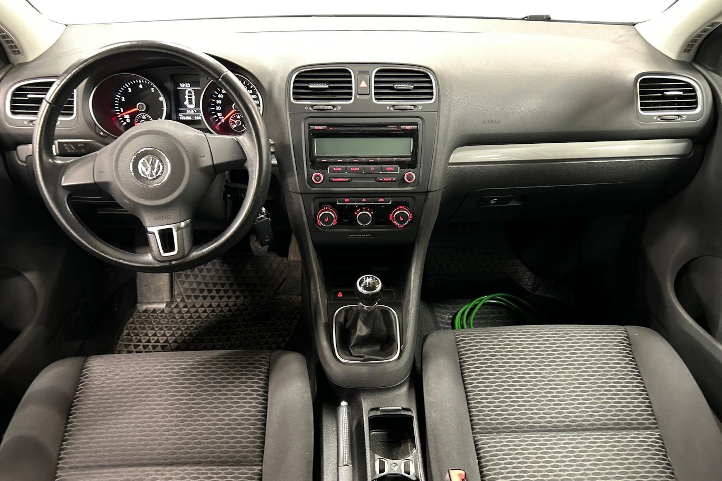 valkoinen Volkswagen Golf 2011 kuva 7.