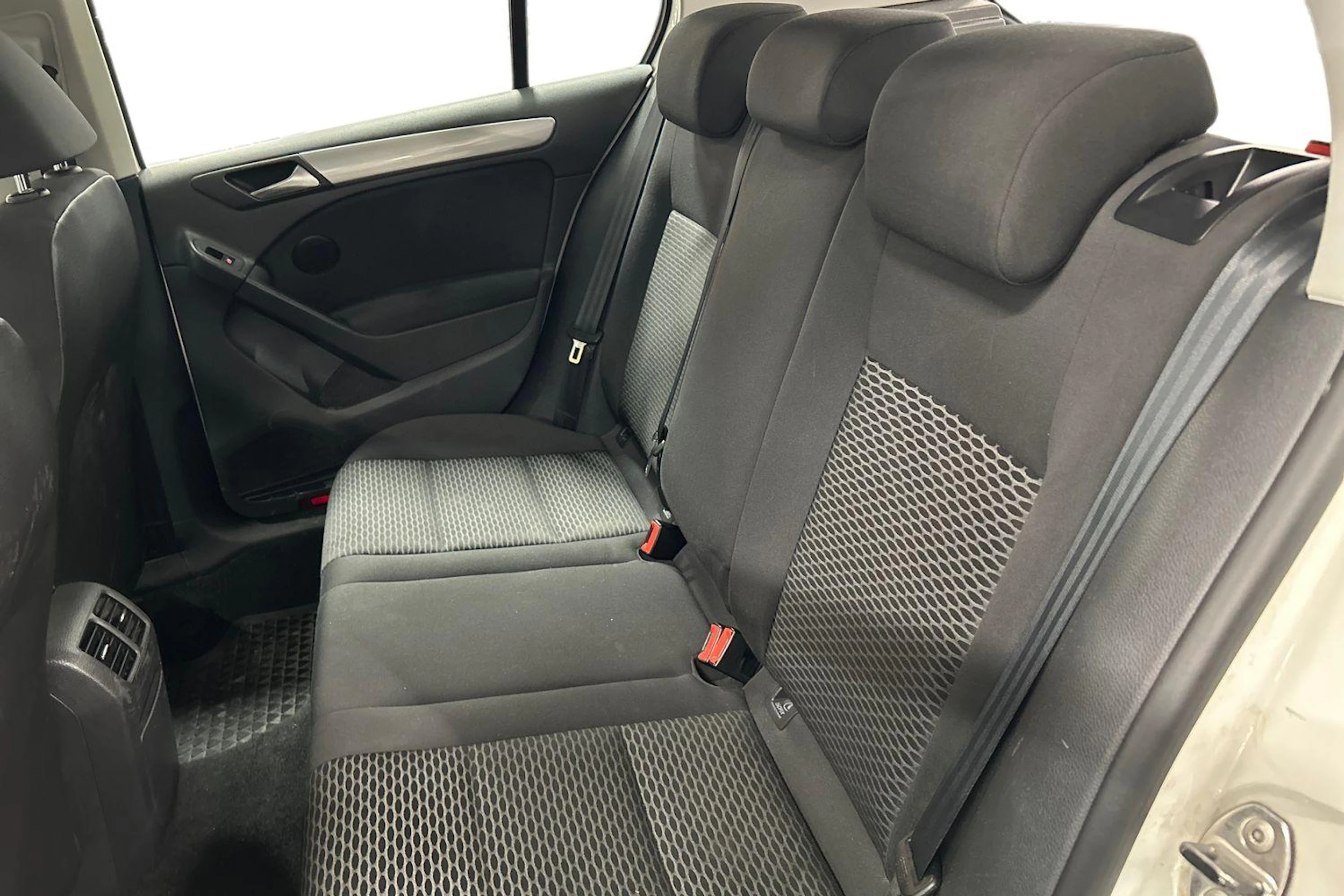 valkoinen Volkswagen Golf 2011 kuva 8.