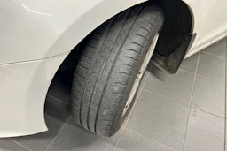 valkoinen Volkswagen Golf 2011 kuva 10.