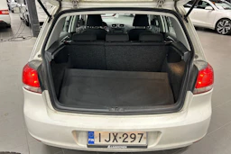 valkoinen Volkswagen Golf 2011 kuva 13.