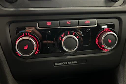 valkoinen Volkswagen Golf 2011 kuva 17.