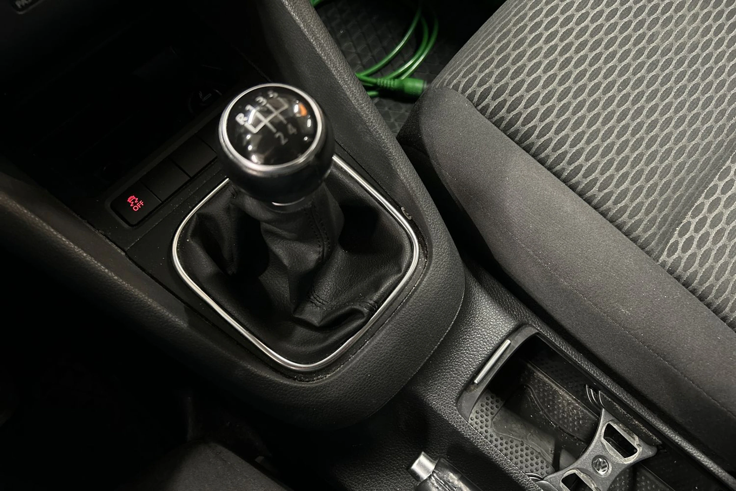 valkoinen Volkswagen Golf 2011 kuva 18.