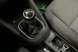 valkoinen Volkswagen Golf 2011 kuva 18.