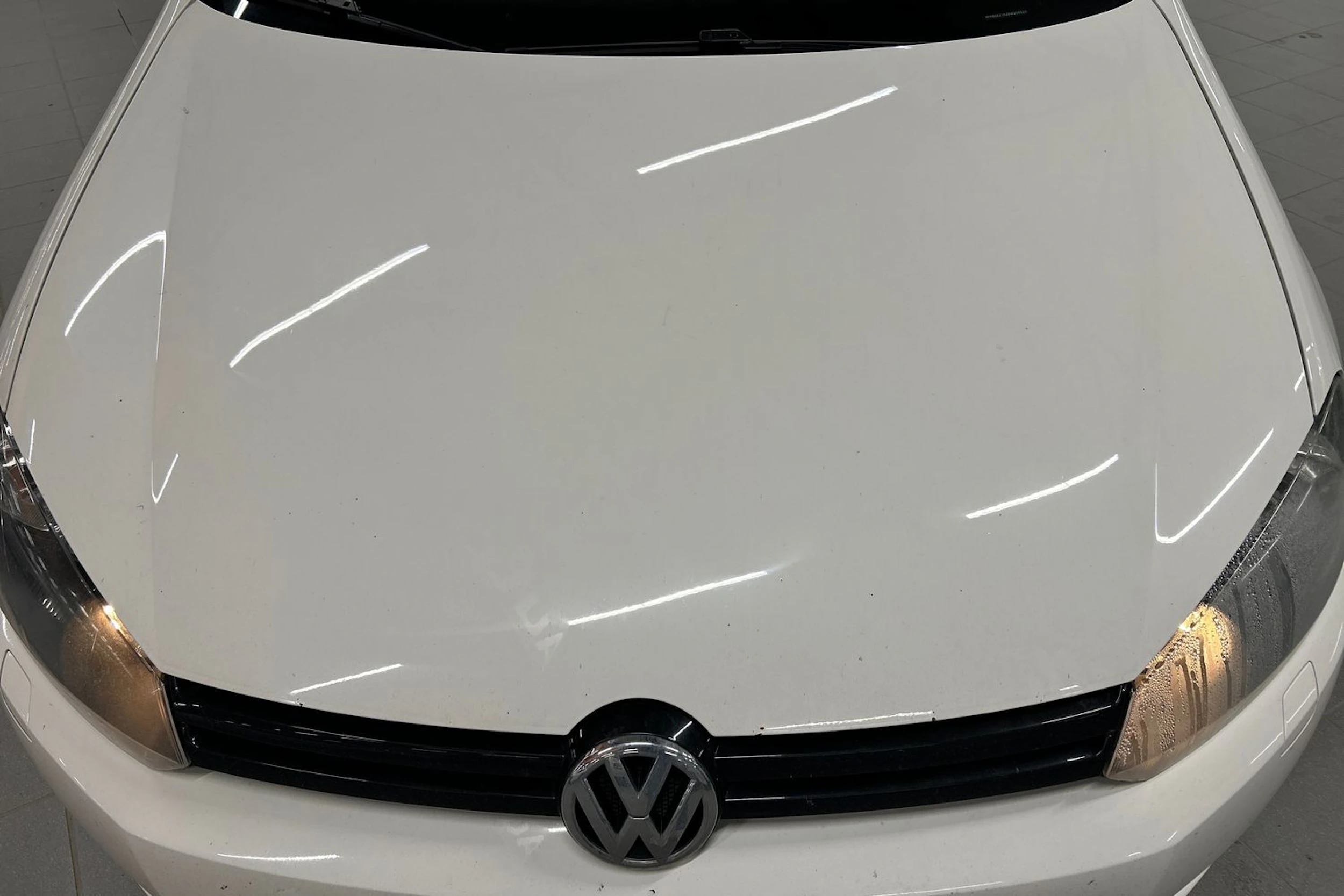 valkoinen Volkswagen Golf 2011 kuva 30.