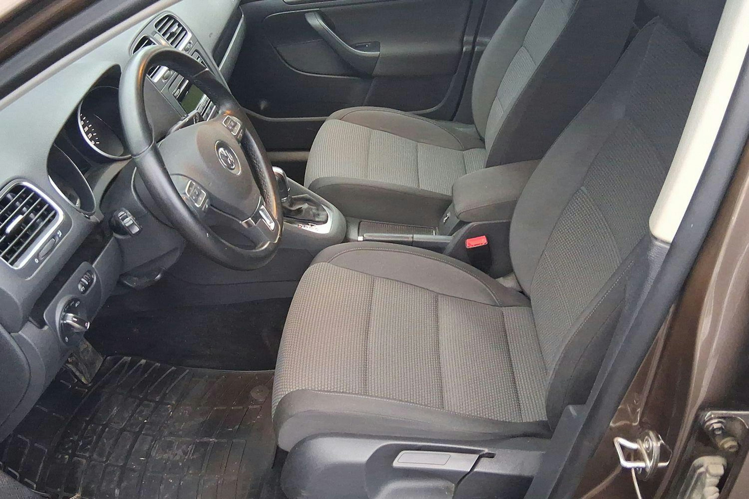 ruskea (beige) Volkswagen Golf 2011 kuva 7.