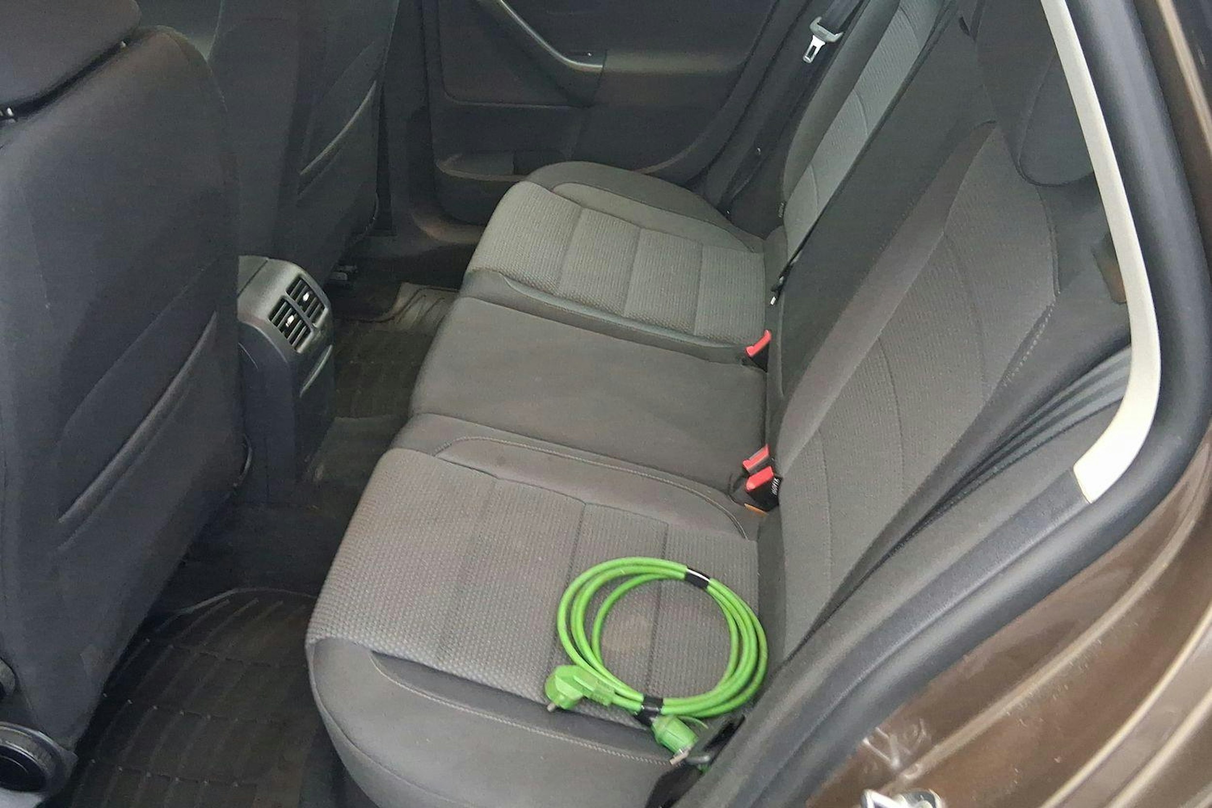 ruskea (beige) Volkswagen Golf 2011 kuva 8.