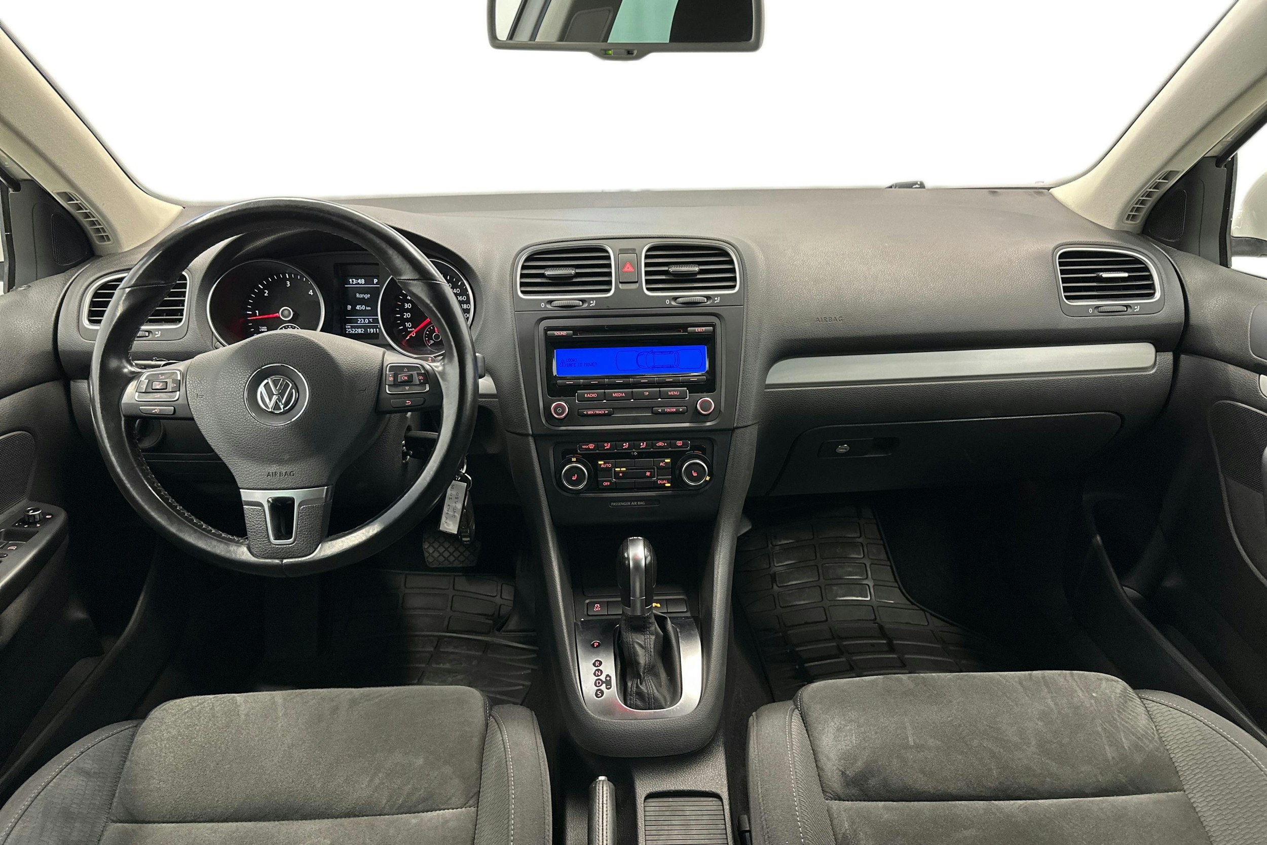 valkoinen Volkswagen Golf 2011 kuva 9.