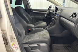 valkoinen Volkswagen Golf 2011 kuva 14.