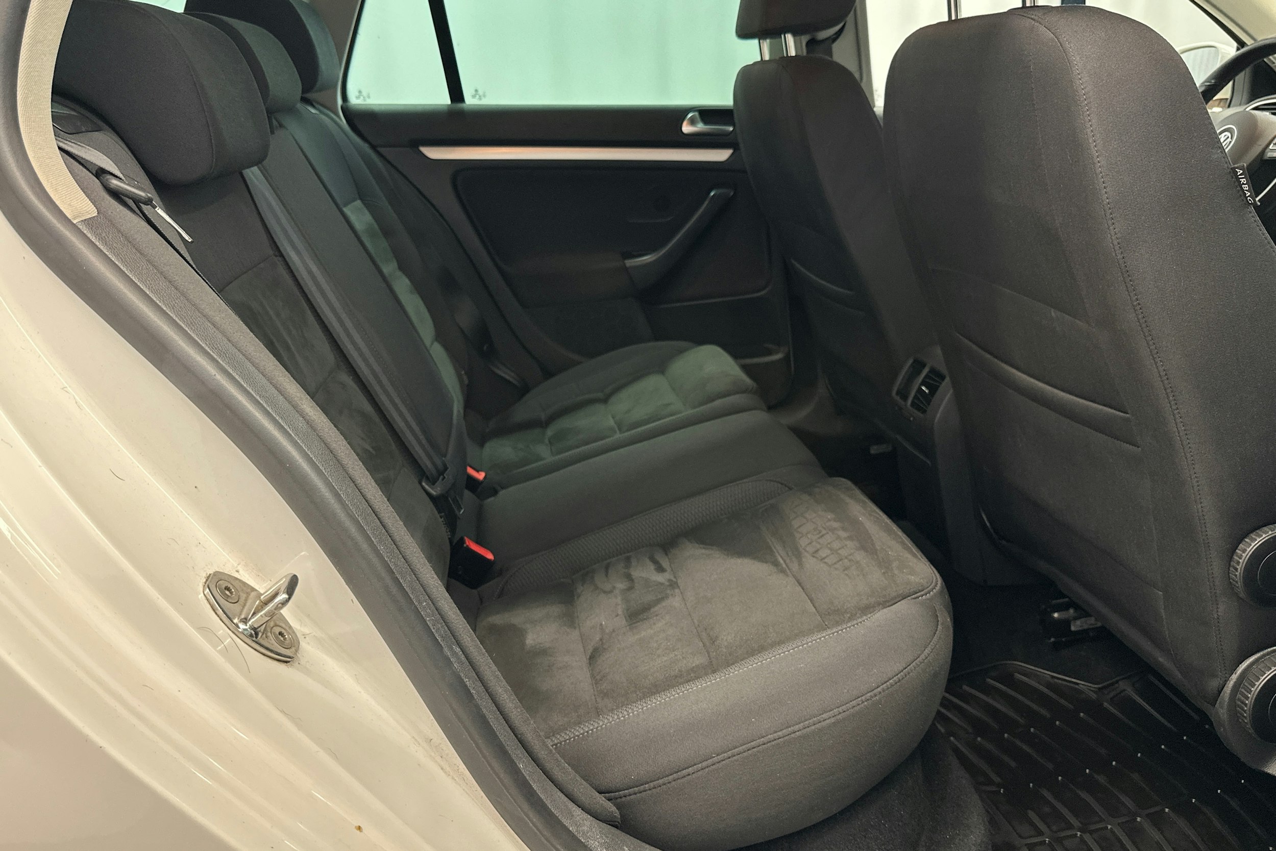 valkoinen Volkswagen Golf 2011 kuva 15.