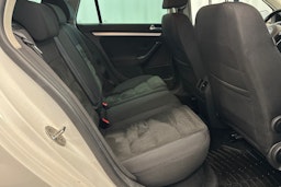 valkoinen Volkswagen Golf 2011 kuva 15.
