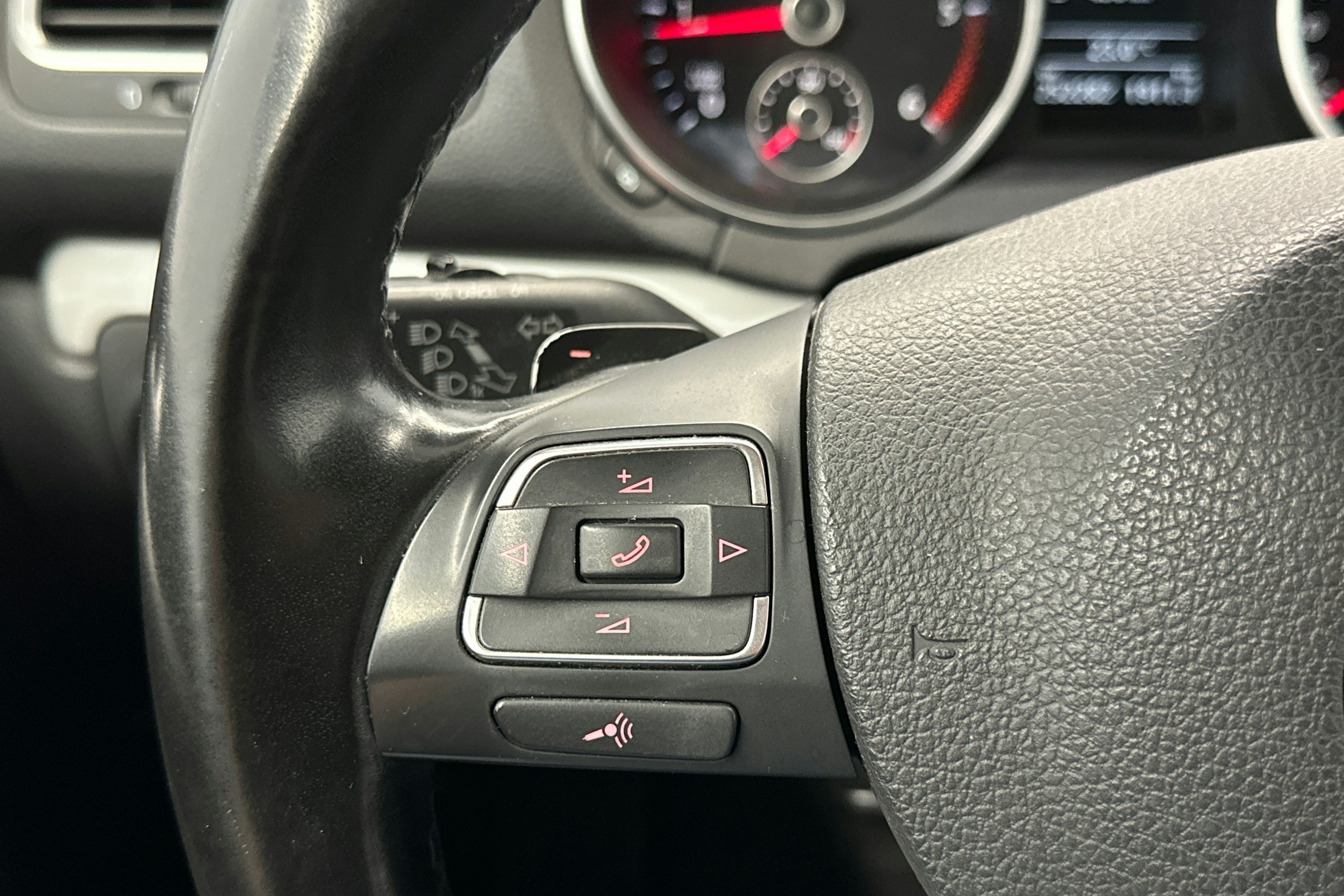 valkoinen Volkswagen Golf 2011 kuva 18.