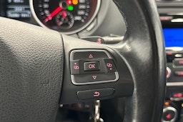 valkoinen Volkswagen Golf 2011 kuva 19.