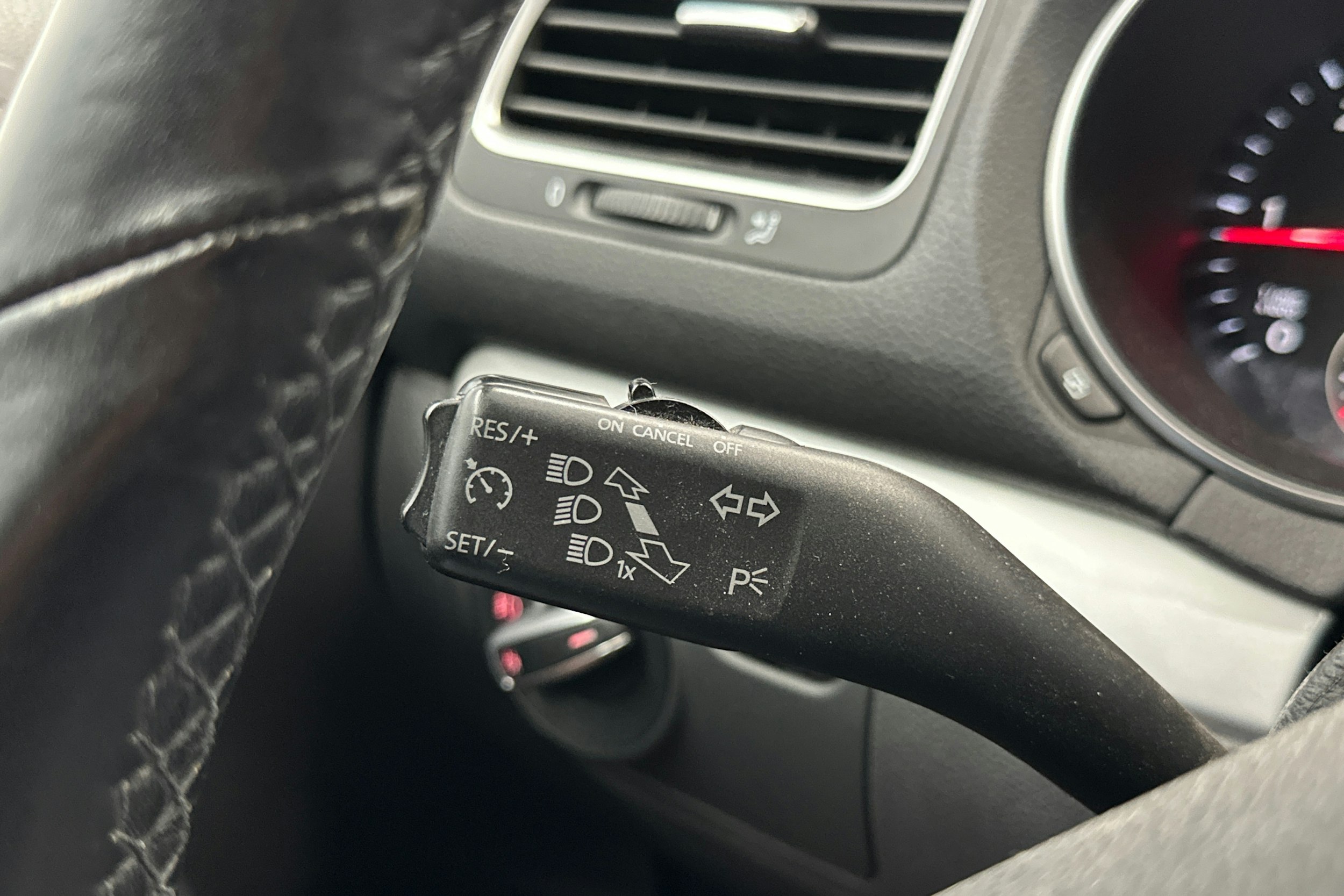 valkoinen Volkswagen Golf 2011 kuva 20.