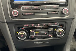 valkoinen Volkswagen Golf 2011 kuva 23.