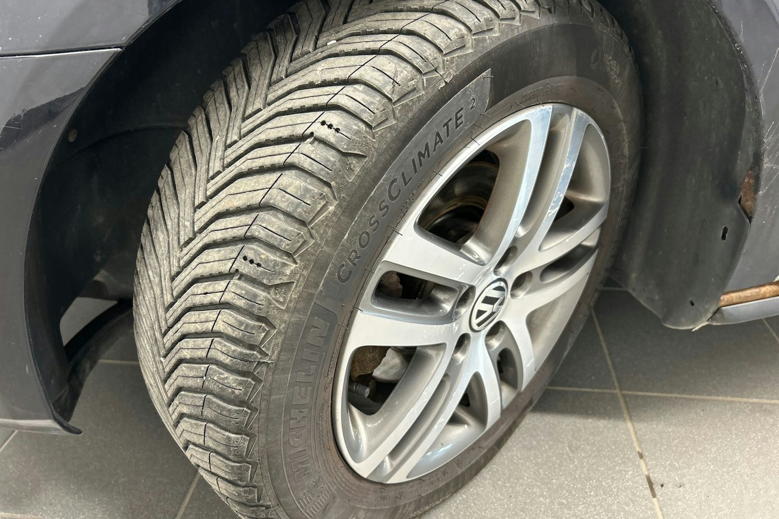 musta Volkswagen Golf 2011 kuva 10.