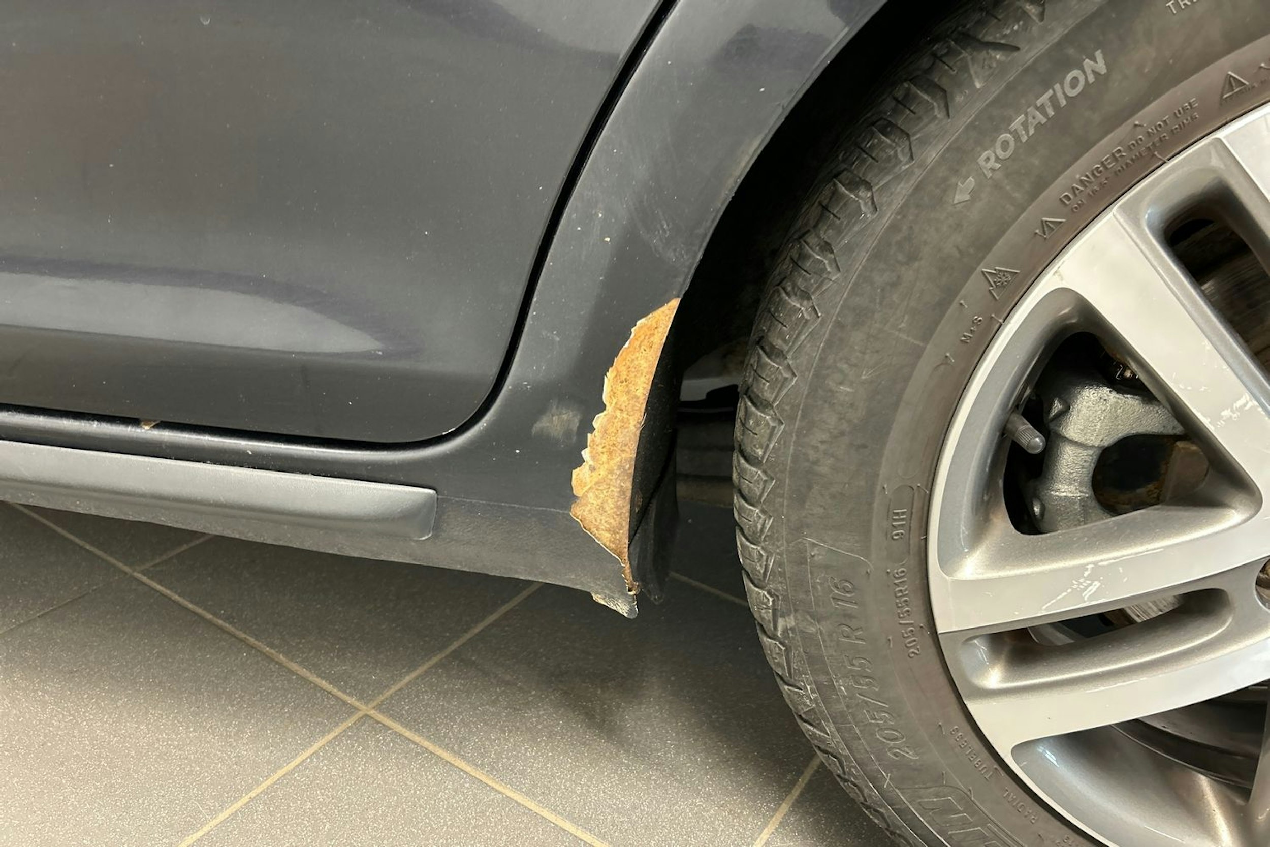 musta Volkswagen Golf 2011 kuva 16.