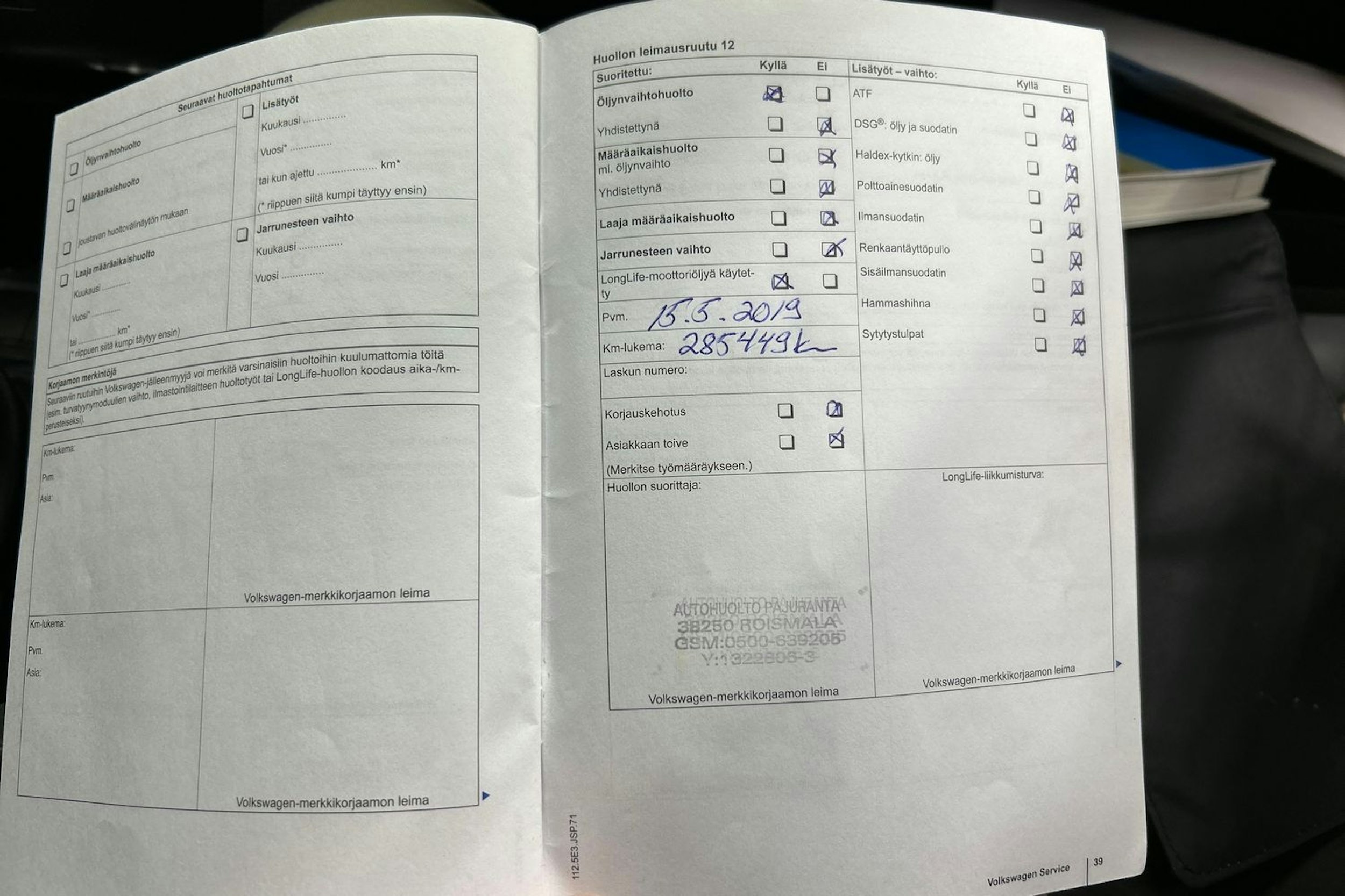 musta Volkswagen Golf 2011 kuva 23.