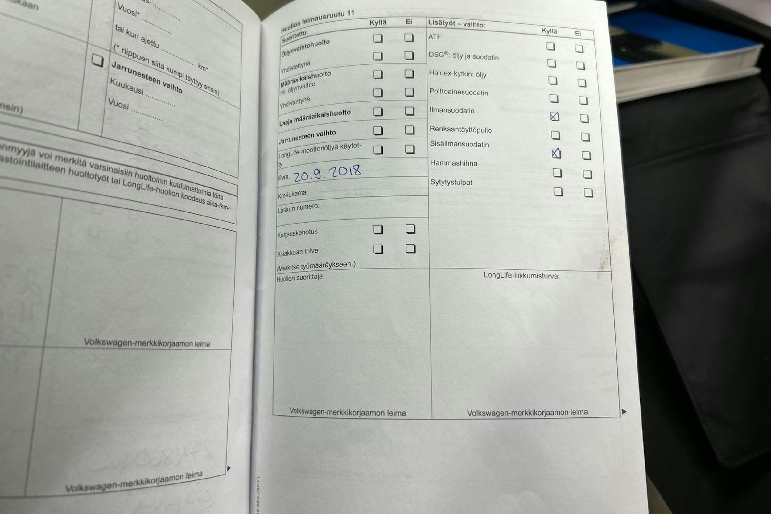 musta Volkswagen Golf 2011 kuva 24.