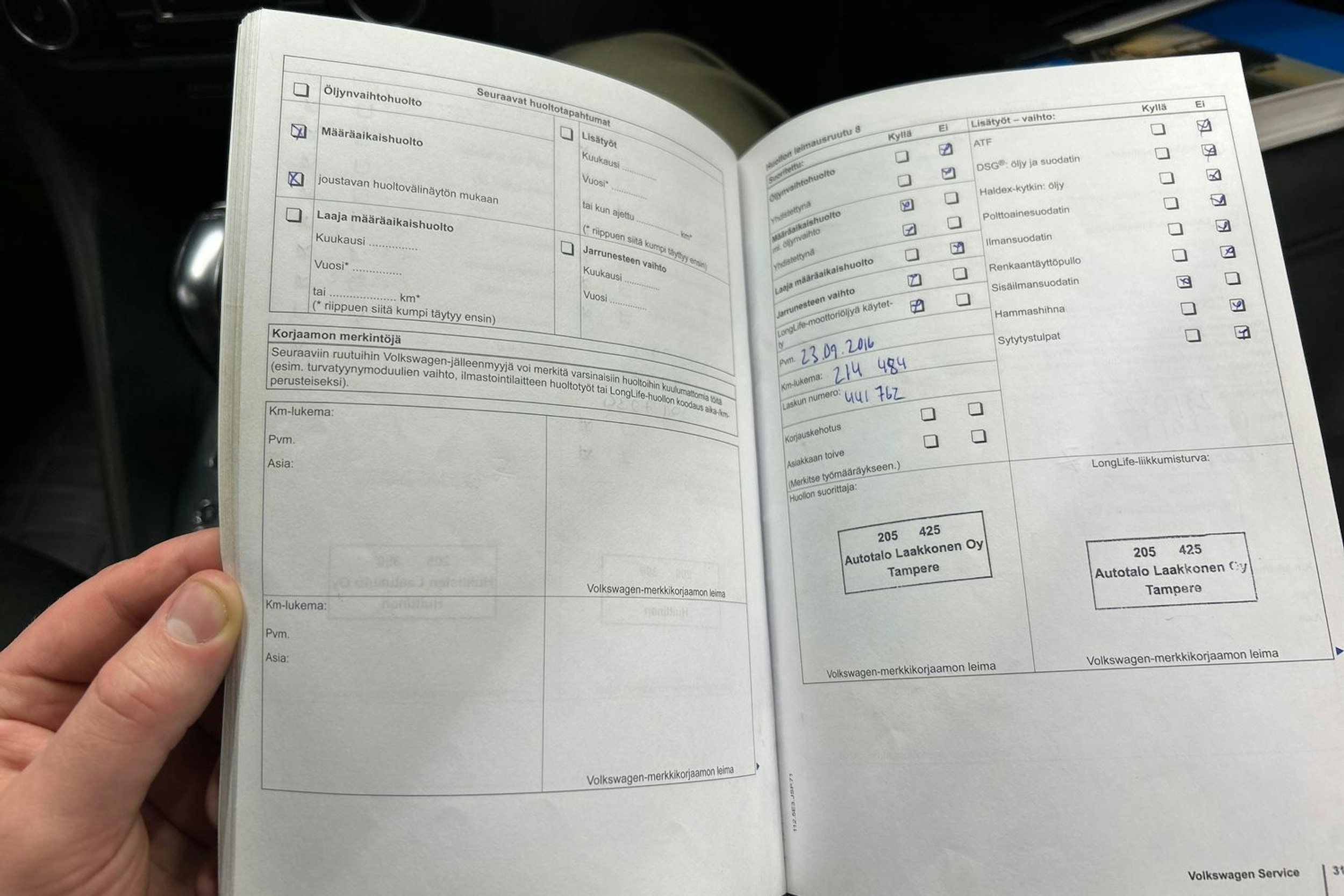 musta Volkswagen Golf 2011 kuva 27.