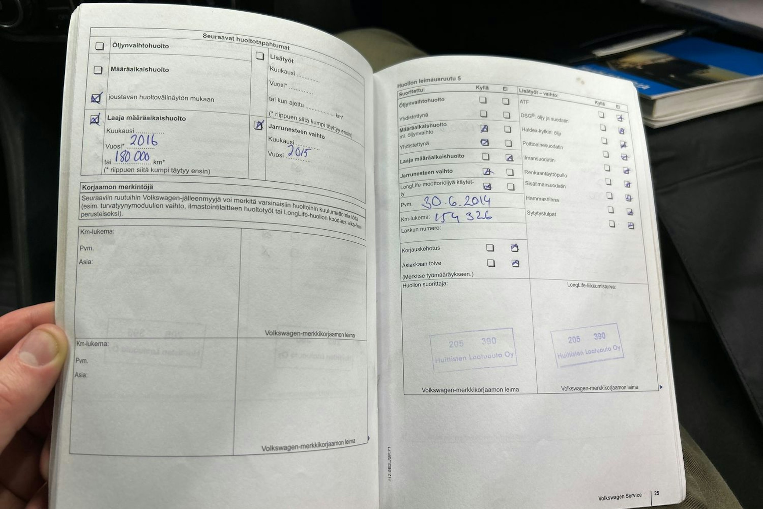 musta Volkswagen Golf 2011 kuva 30.